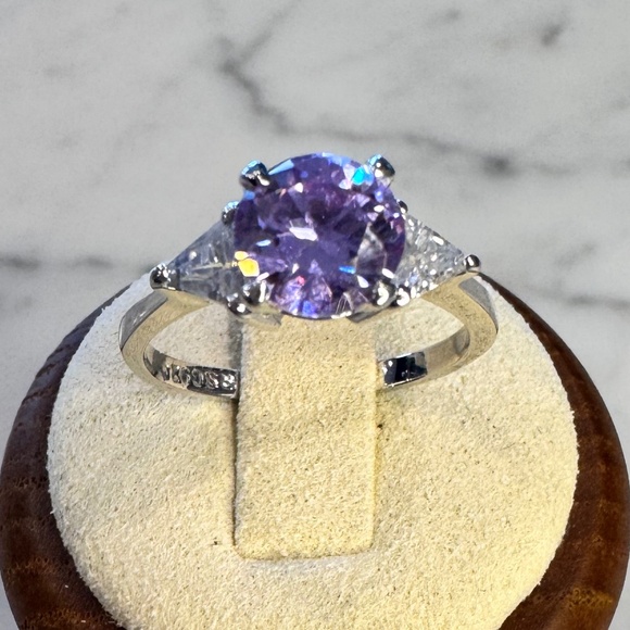 Lavender brilliant cut cubic zirconia with 2 clear CZ marked 925 RSC silver ring - Picture 3 of 9